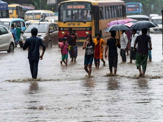 मुंबई में बारिश का कहर: चौथे दिन भी मूसलाधार बारिश से सबवे और सड़कों पर भरा पानी, IMD का रेड अलर्ट